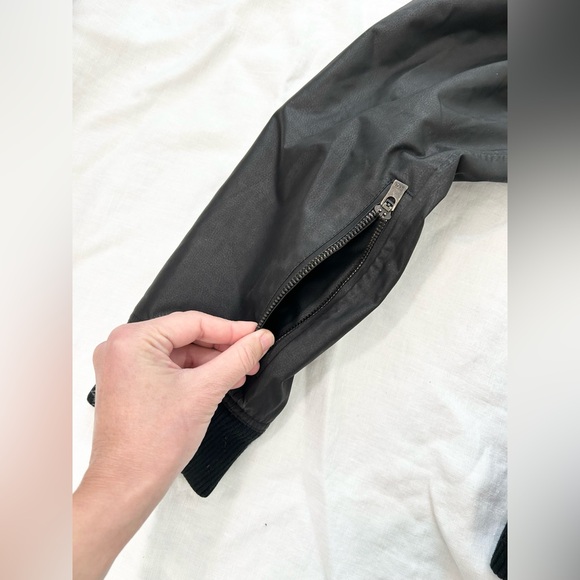 Holden Varsity Shell Snowboard Jacket in Black/Charcoal - Picture 11 of 13